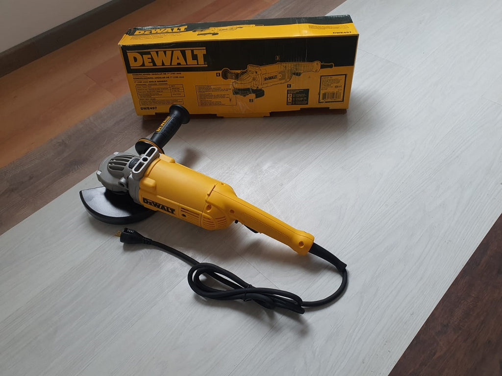 Esmeriladora angular DeWalt DWE497